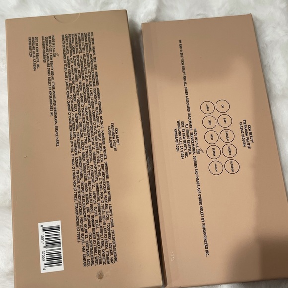 Classic Eyeshadow Palette- KKW Beauty
Kim Kardashian 🤎 - Picture 7 of 7